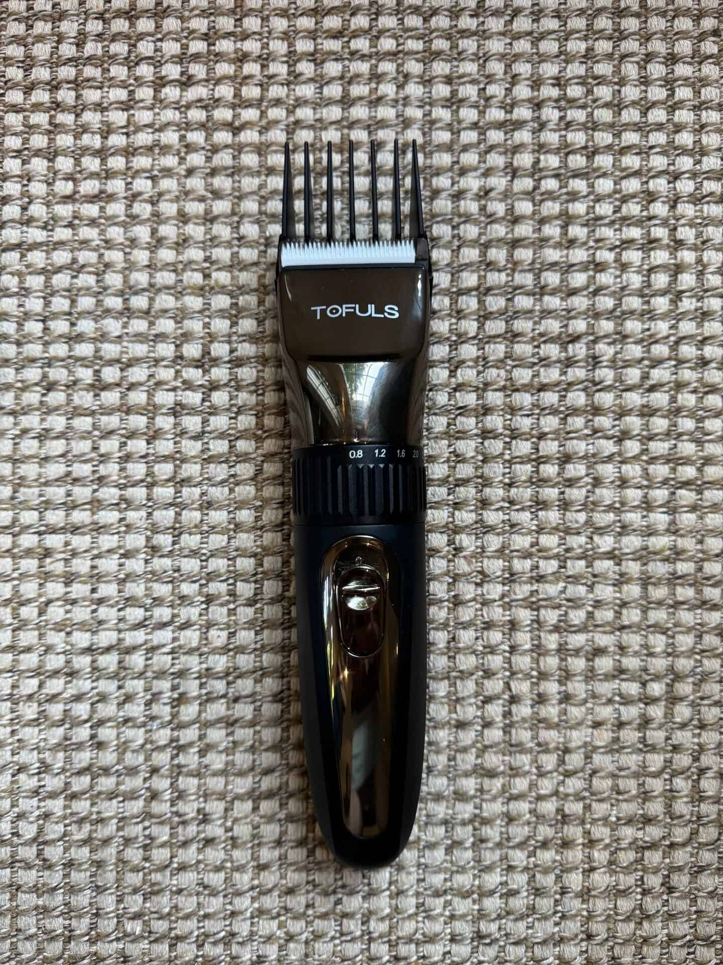 Tofuls hair clipper for men lying on mat